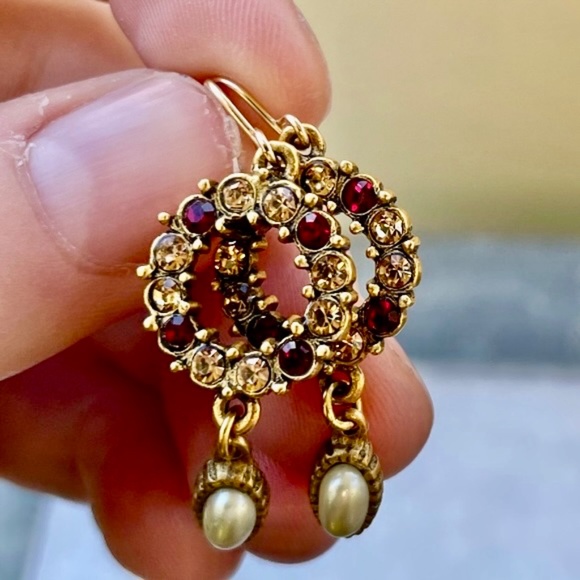 Metropolitan Museum 14k gold plated circular Pearl Earrings with precious stones - Picture 1 of 5
